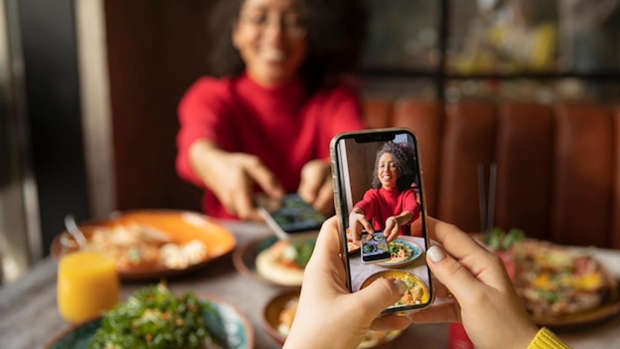 Sosyal Medya İçerik Üreticilerine Yeni Vergi Düzenlemesi: Hediye ve Davetler Gelir Sayılacak