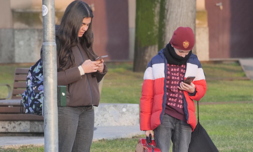 Spain's Proposed Social Media Ban for Under-16s Sparks Debate in European Press