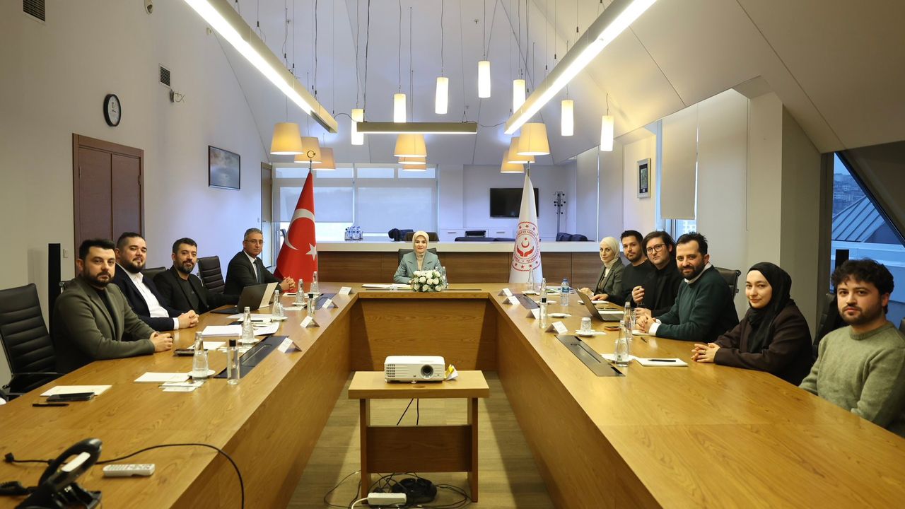 Bakan Göktaş'tan Dijital Oyun Sektörüne 'Rehberlik' Mesajı: Yasakçı Değil Yol Gösteren Anlayış