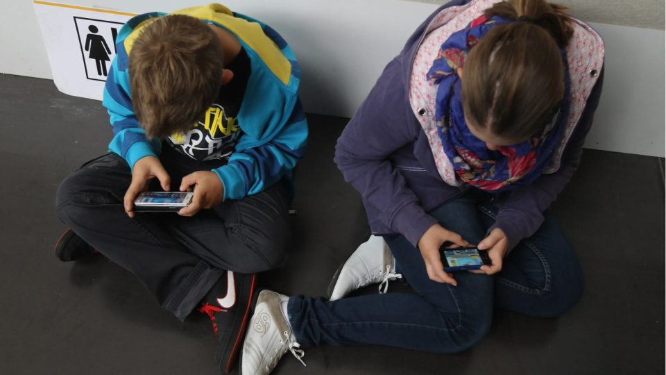 UK Prime Minister Starmer: Social Media Ban for Under-16s Under Consideration
