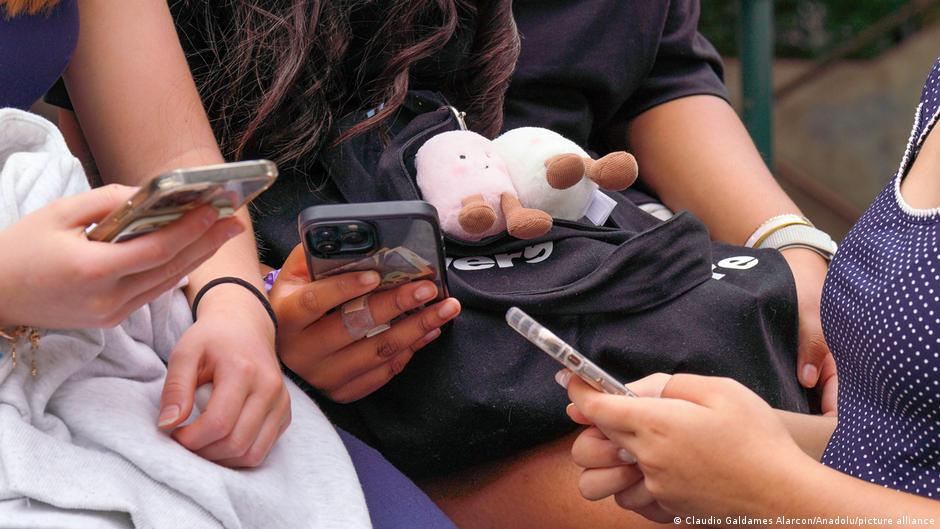 Social Media Addiction Alarms for Children and Youth in Germany