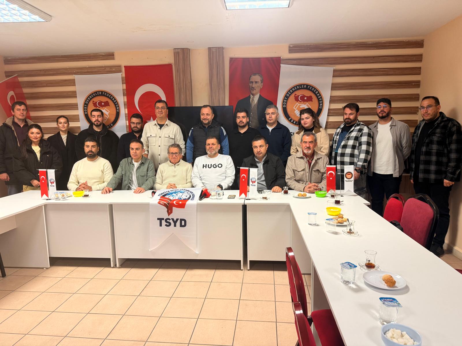 Eskişehirspor Teknik Direktörü Hakan Şapçı'dan TSYD'ye Ziyaret: "Eski Günlere Dönmek İçin Çalışıyoruz"