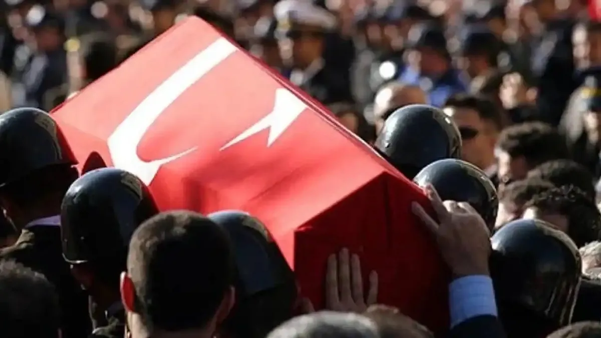 Türkiye 20 şehidine ağlıyor: Ünlü isimlerden taziye mesajları...