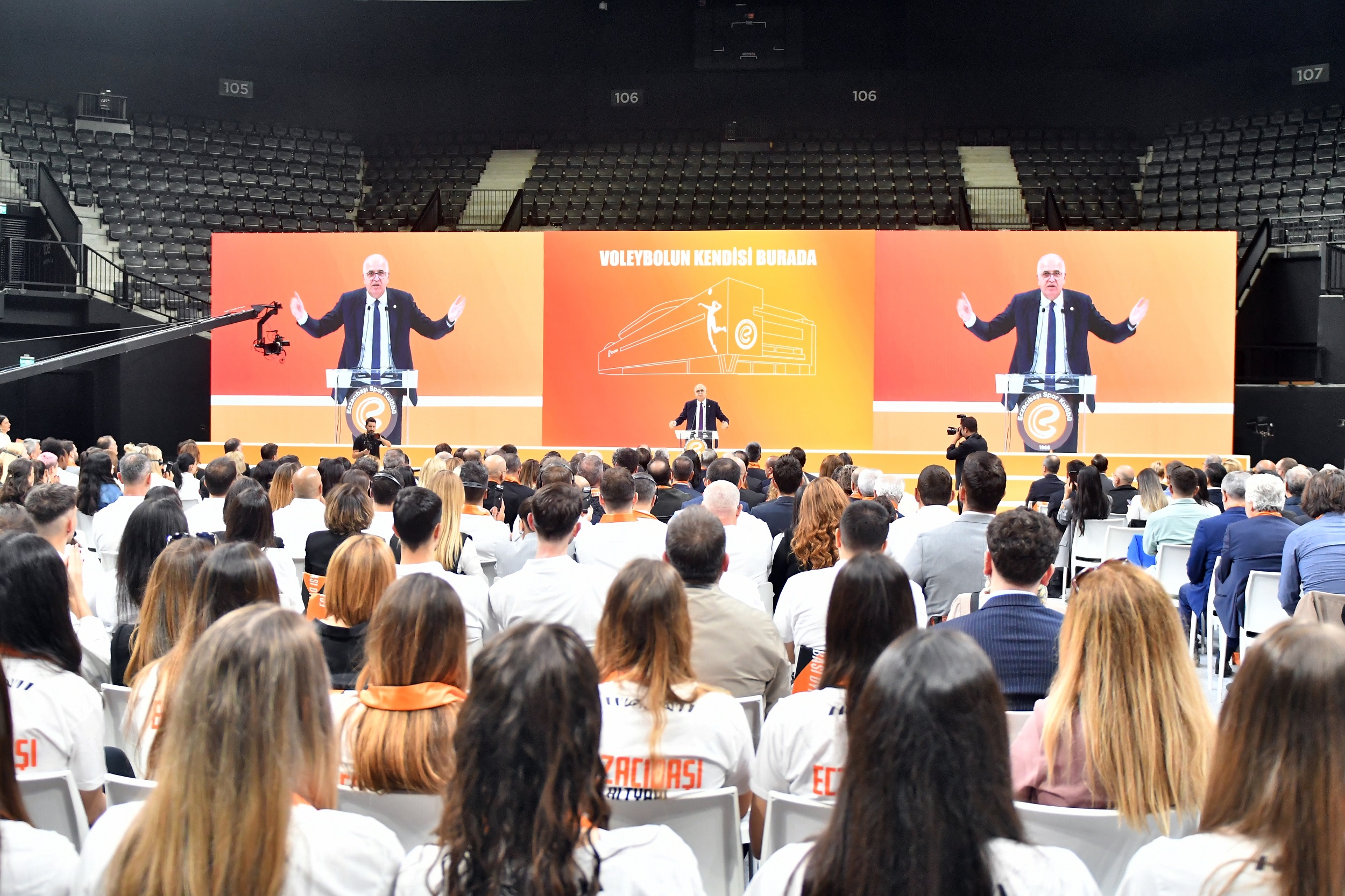 TVF Başkanı Üstündağ, Eczacıbaşı Spor Salonu'nun Açlışına Katıldı - Türkiye Voleybol Federasyonu | TVF
