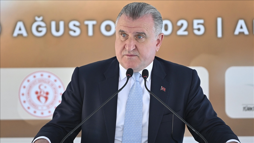 Bakan Bak: Türkiye'de bir spor tesisi devrimi yaşanmaktadır