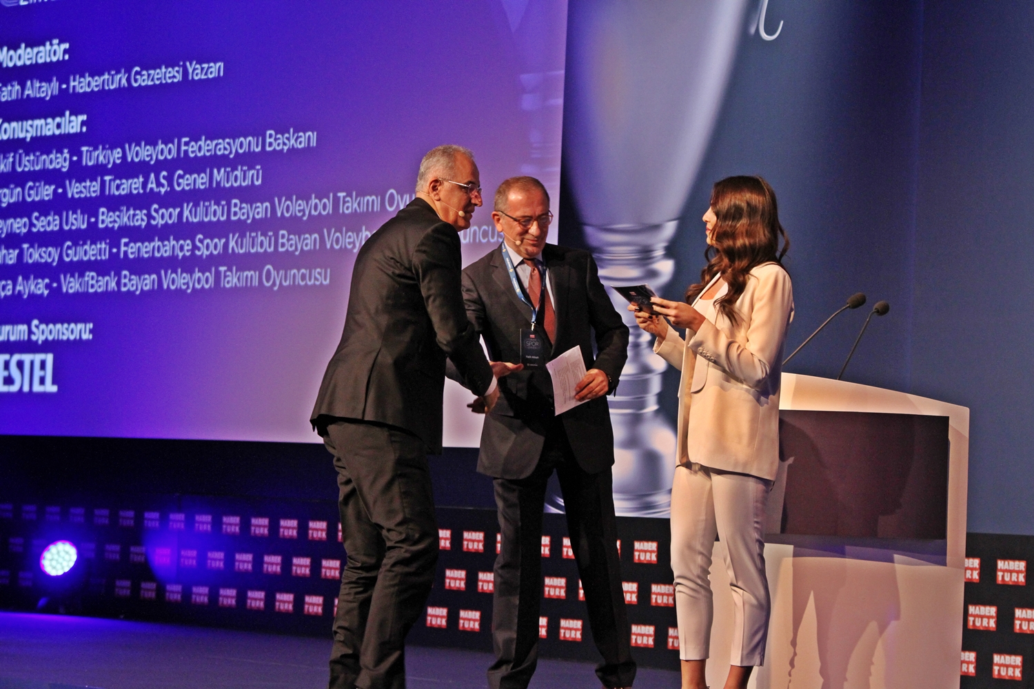 TVF Başkanı Mehmet Akif Üstündağ ve Milli Voleybolcularımız, Habertürk Türkiye Spor Zirvesi'ne Katıldılar - Türkiye Voleybol Federasyonu | TVF