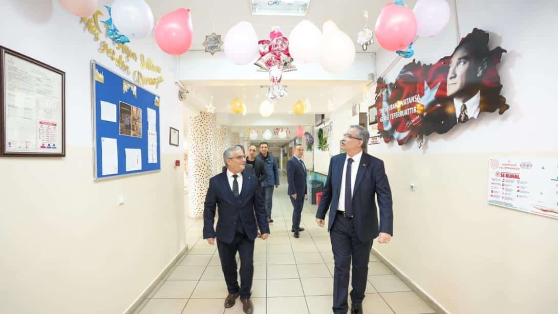 İl Millî Eğitim Müdürümüz Dr. Önder Arpacı, Borsa İstanbul Anadolu Lisesini Ziyaret Etti