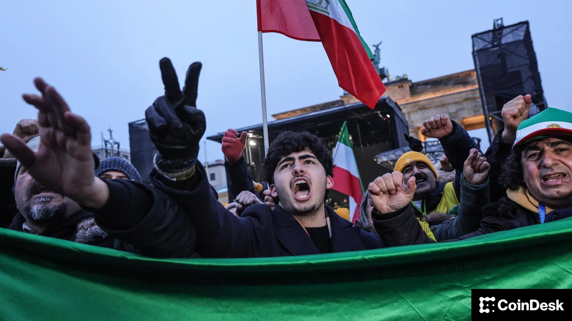 İran riyalinin çöküşü, Lübnan krizini yansıtarak vatandaşları bitcoin'e yönlendiriyor