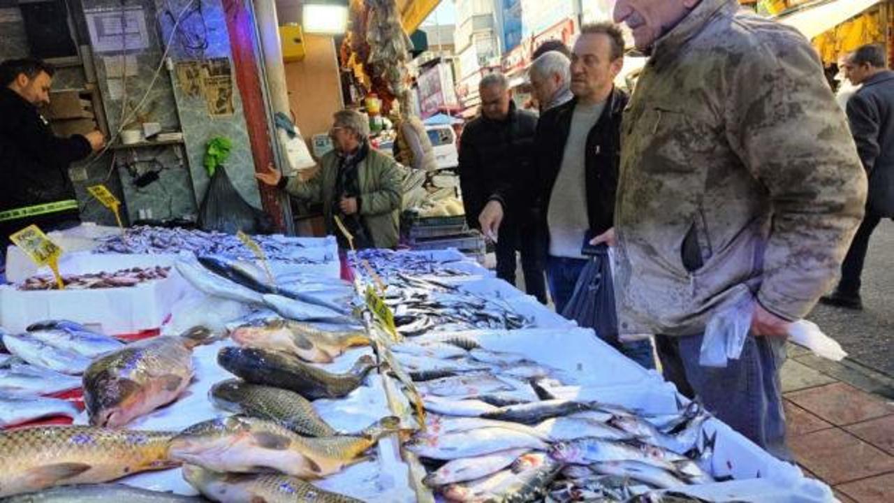 Ramazan'da balığa ilgi: Hamsinin kilosu 100 lira