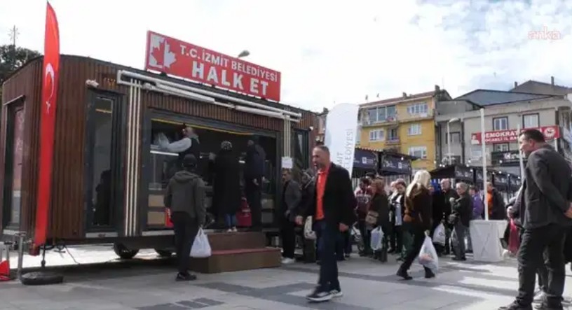 Emekliler ucuz et kuyruğunda