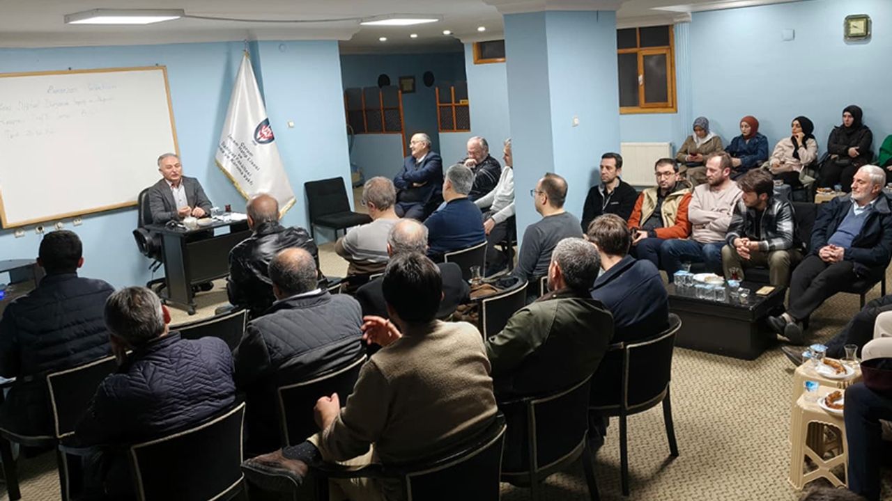 'Sosyal medya ile ibadetler gösteri malzemesine dönüştü'