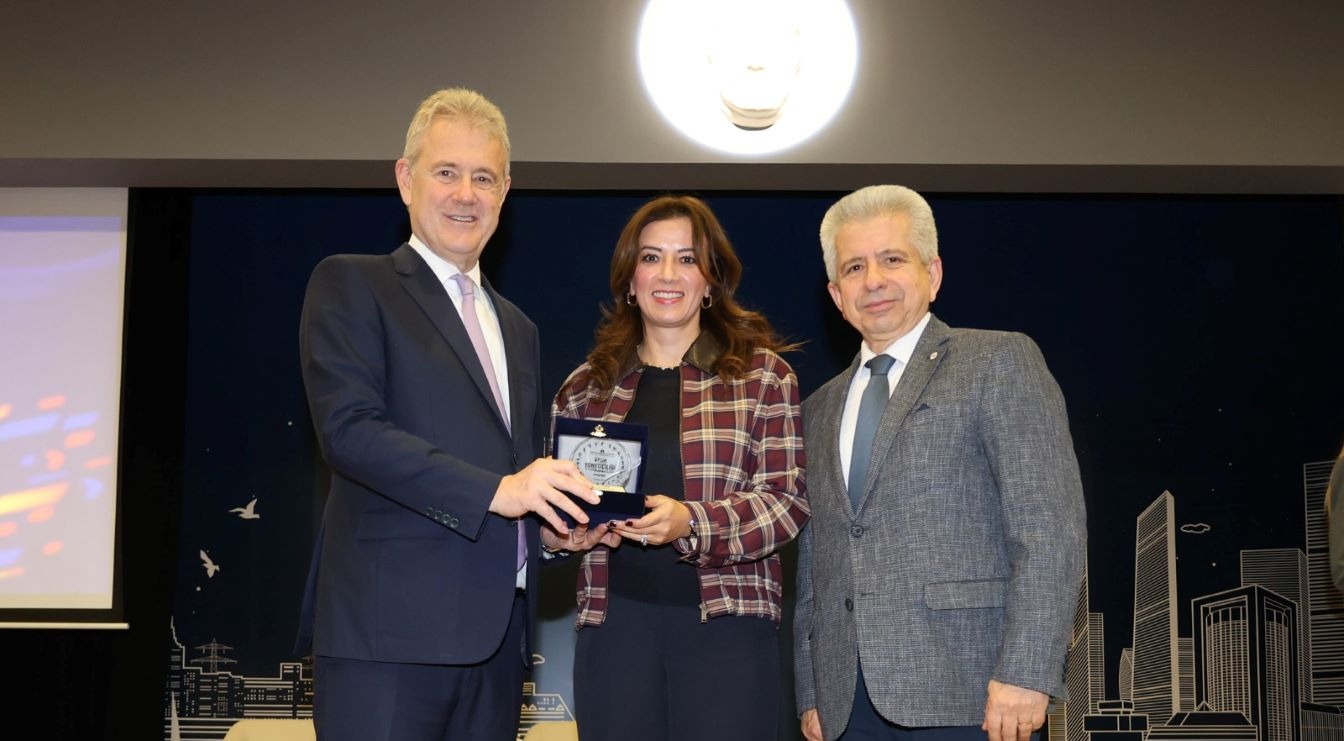 Pelin Çelik, İzmir Ekonomi Üniversitesi Spor Yöneticiliği Paneli'ne Katıldı - Türkiye Voleybol Federasyonu | TVF