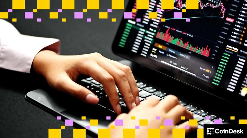 BTC, ETH, DOGE fiyat haberleri: Bitcoin, Trump'ın tarif gerginliklerinin geri dönmesiyle 67.000 dolara geriledi