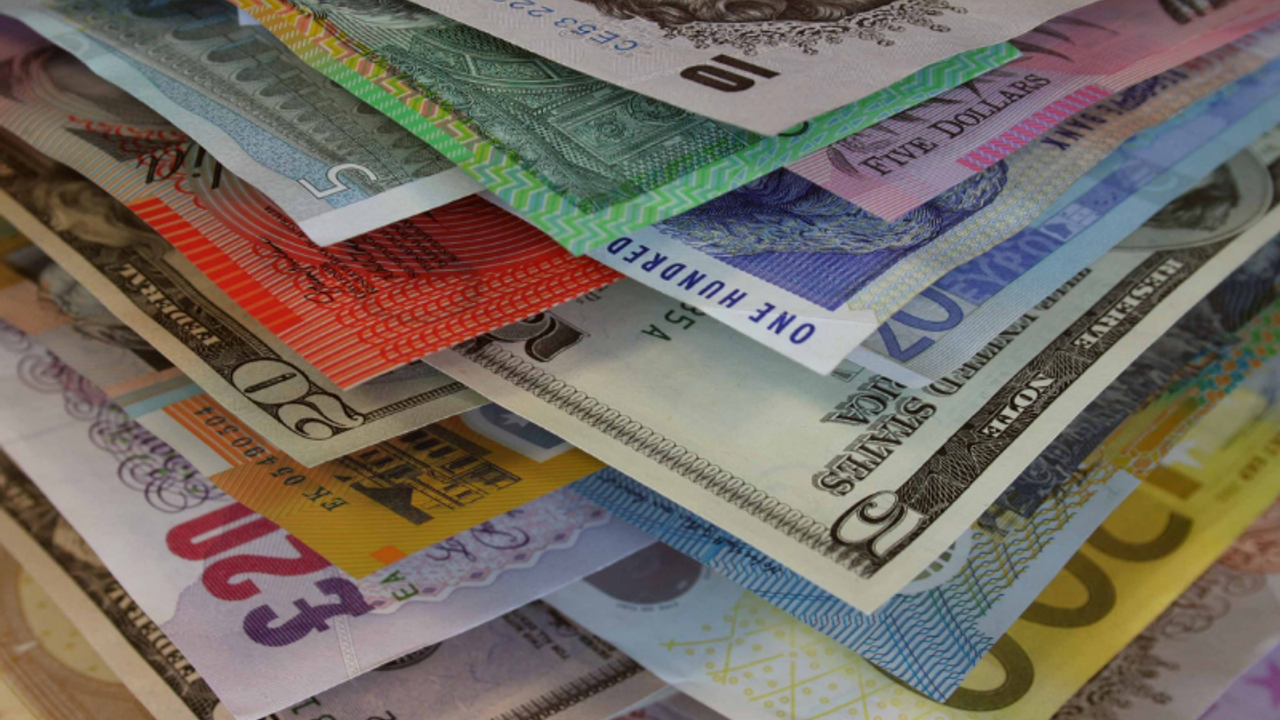 ABD Yüksek Mahkemesi'nin Tarife Kararı Doları Baskıladı: Piyasalarda Belirsizlik Hakim