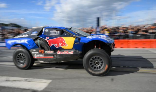 San Francisco Sokaklarında Formula 1 Heyecanı: Yuki Tsunoda Red Bull Showrun'da Sahne Aldı