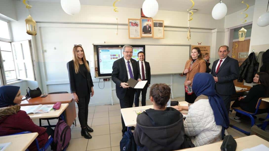 Gaziantep İl Millî Eğitim Müdürü Dr. Önder Arpacı Yeşilevler Borsa İstanbul Anadolu Lisesini Ziyaret Etti