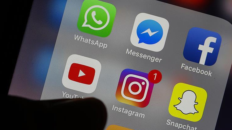 Friedrich Merz Sosyal Medyada Yaş Sınırlamasına Destek Veriyor