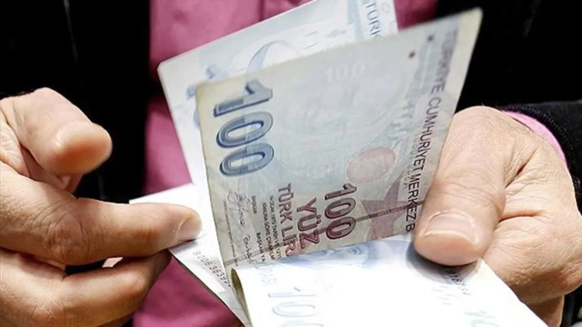 Retiree Holiday Bonus Increase on Cabinet Agenda: 3 Formulas and Payment Schedule