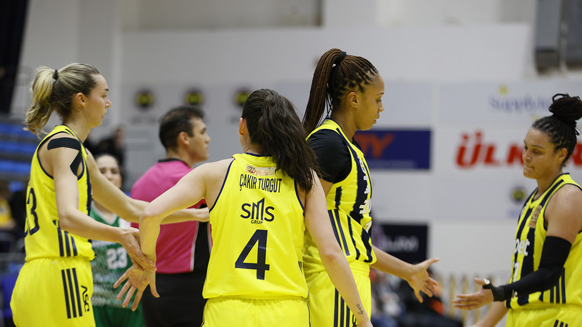 Fenerbahçe Opet, AXA Sigorta Kupa Voley'de Finale Yükseldi