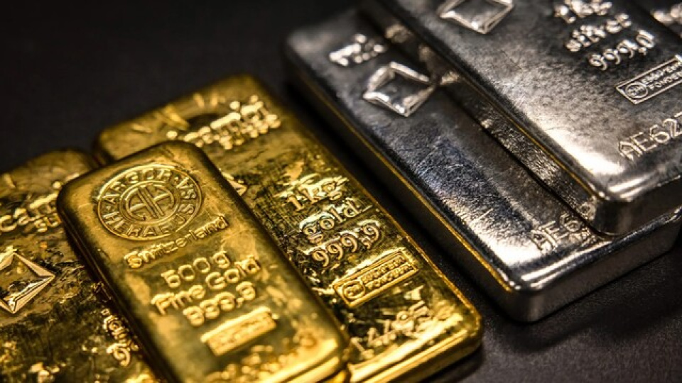Gold Prices' Four-Day Rally Halts Amid Profit-Taking