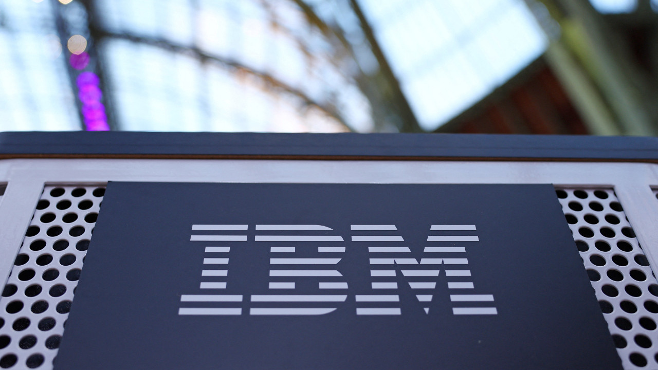 IBM Hisselerinde 25 Yılın En Sert Düşüşü: Anthropic'in Yapay Zeka Hamlesi Satış Getirdi