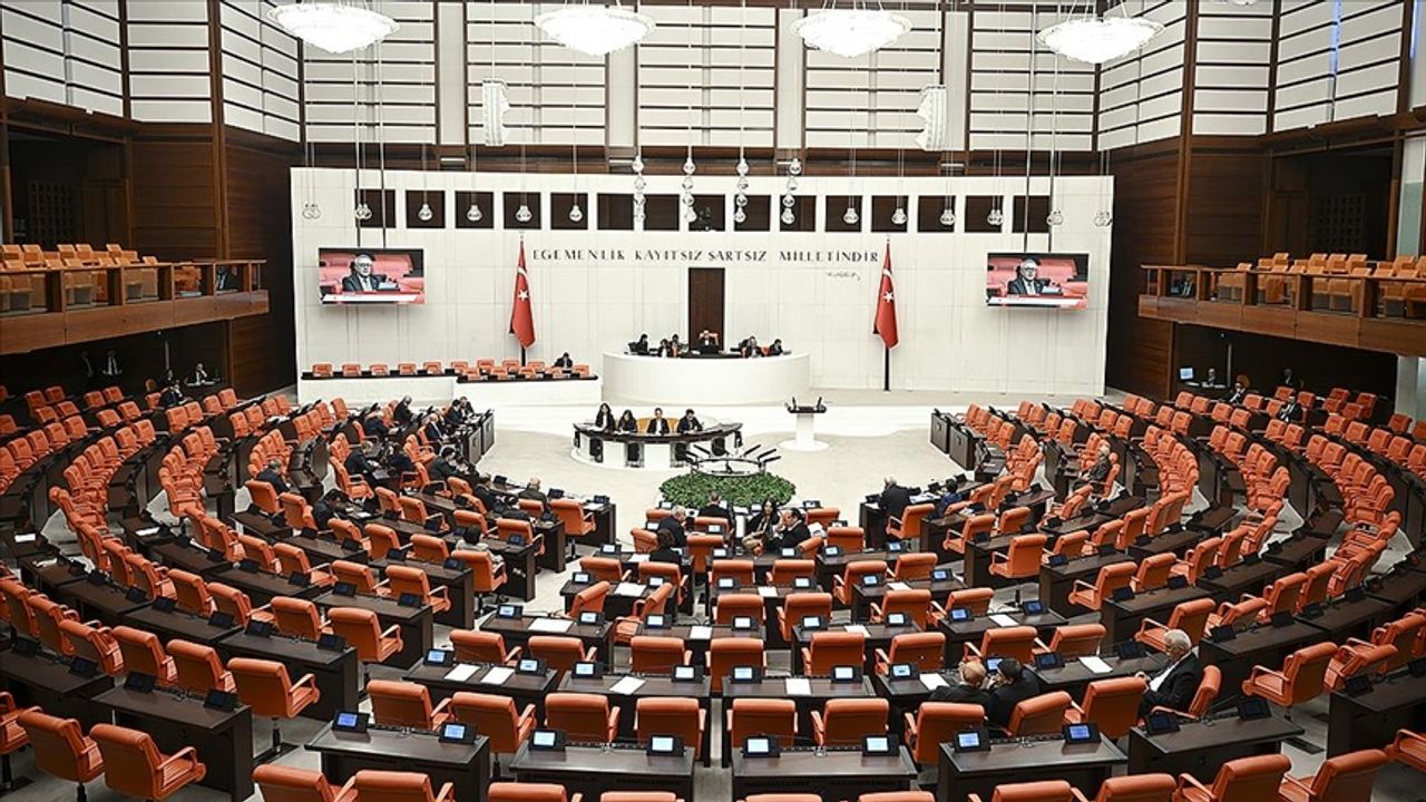 CHP Lideri Özgür Özel ve İki Milletvekilinin Dokunulmazlık Dosyaları TBMM'ye Sunuldu