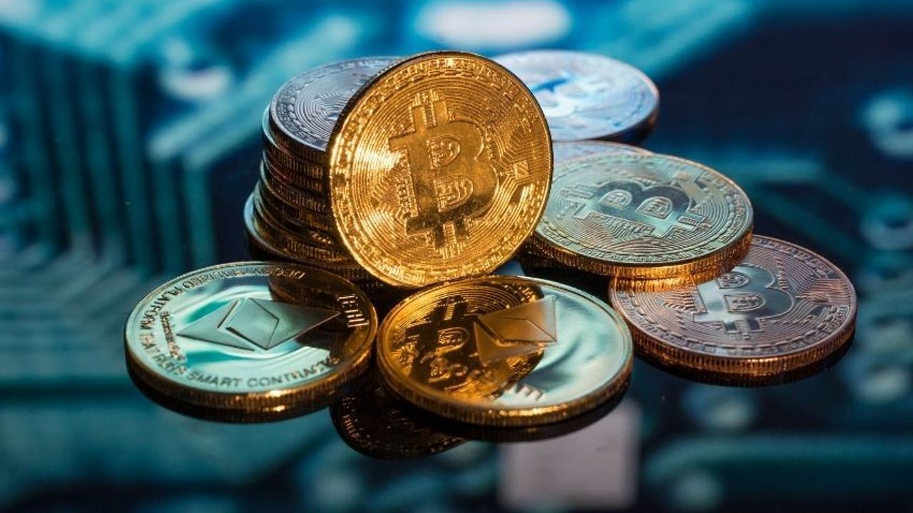 Bitcoin’de Kayıp Derinleşiyor: Zirveden %49 Düşüş