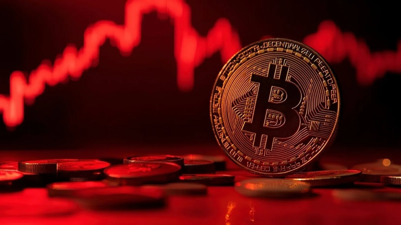 Bitcoin'de sert düşüş: 65 bin doların altına geriledi