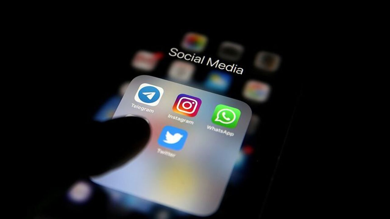New Ban for Civil Servants: Social Media Under Scrutiny