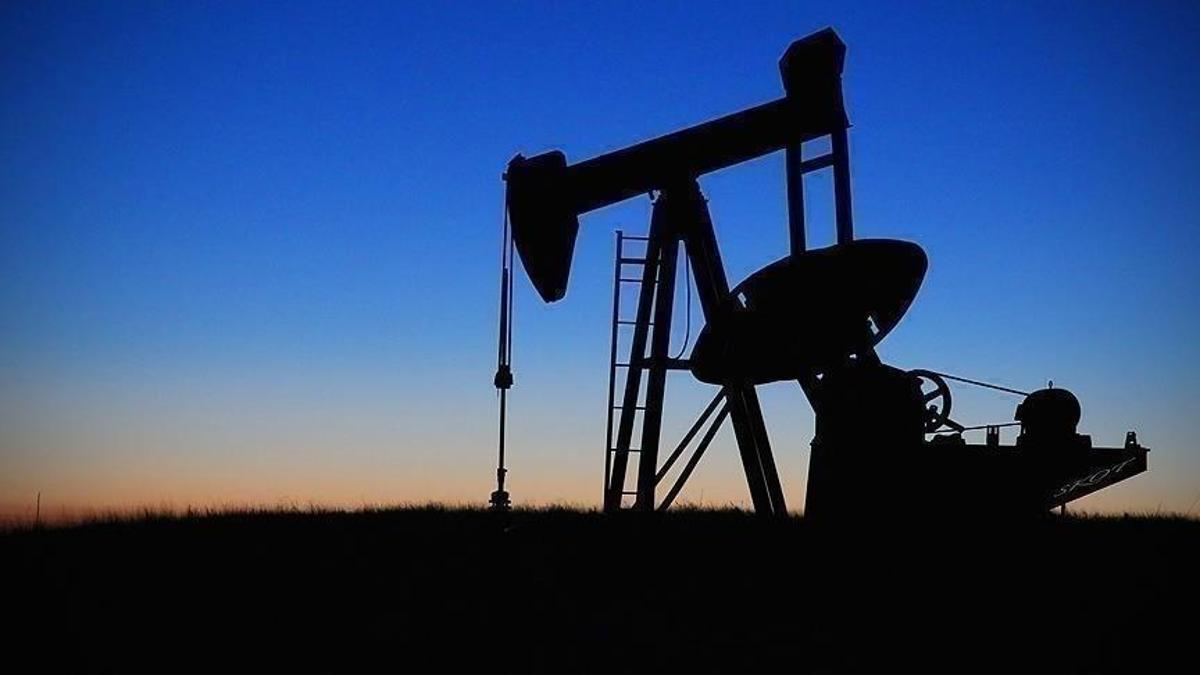 Oil Prices Surpass $100 as Middle East Tensions Drive Prices Up