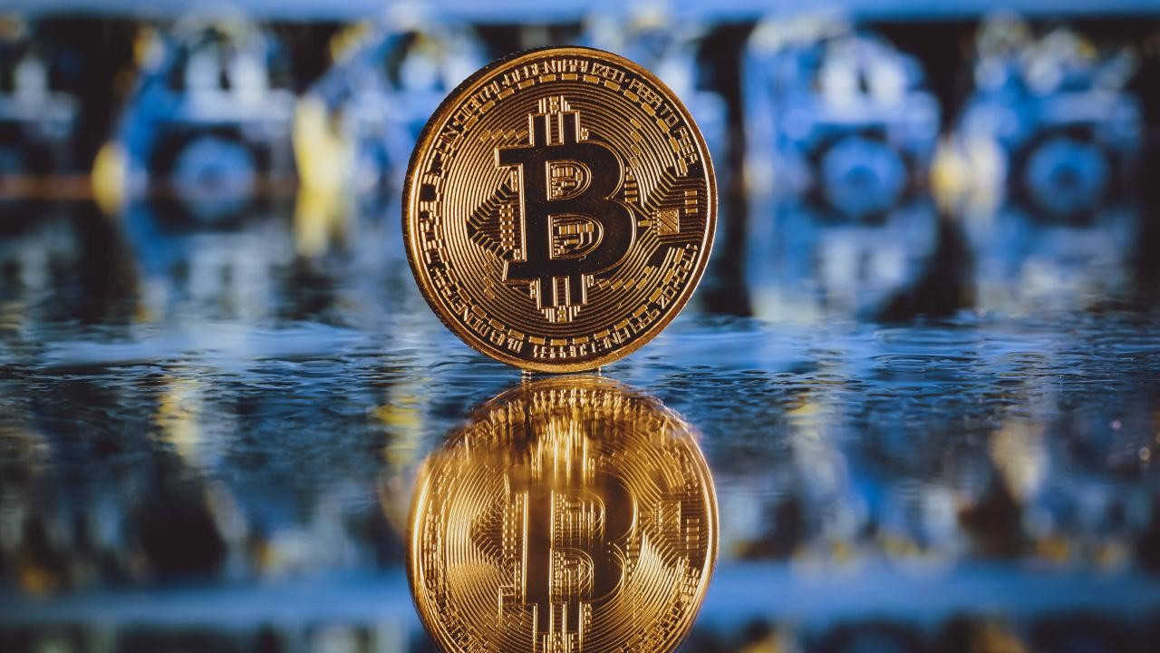 Bitcoin Rises, Three-Day ETF Series Ends