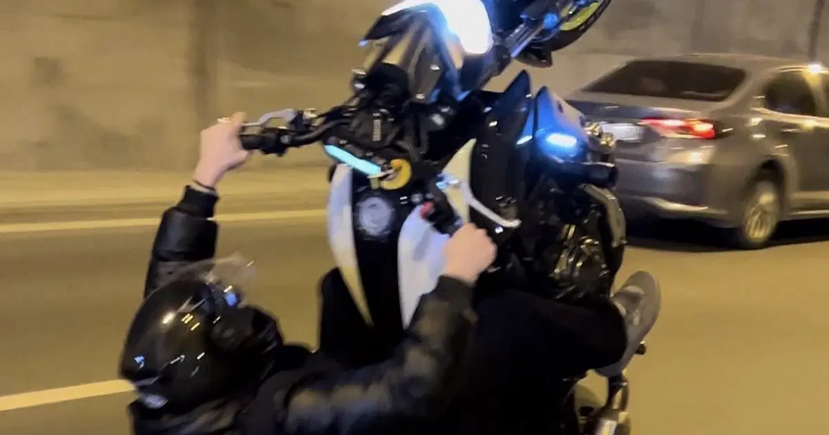 Kağıthane Motorcycle Driver Receives 117,000 TL Fine for Riding on One Wheel