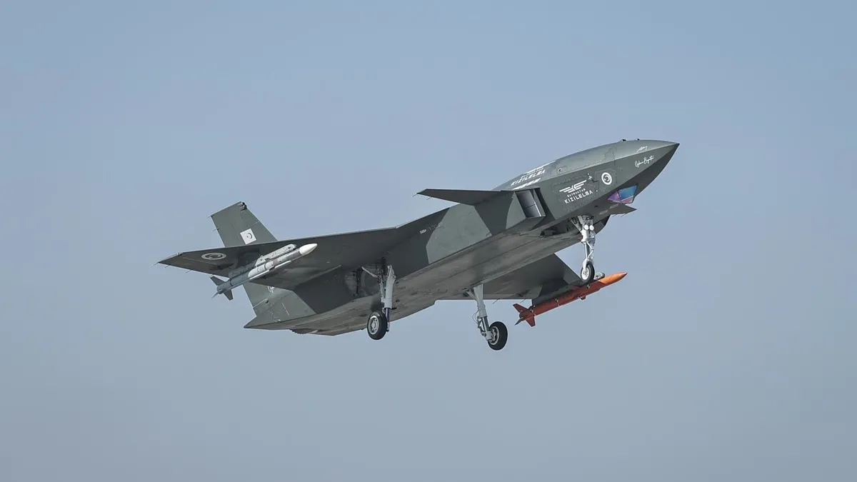 Bayraktar KIZILELMA, ASELSAN FEWS-U Elektronik Harp Sistemi ile İlk Uçuşunu Gerçekleştirdi