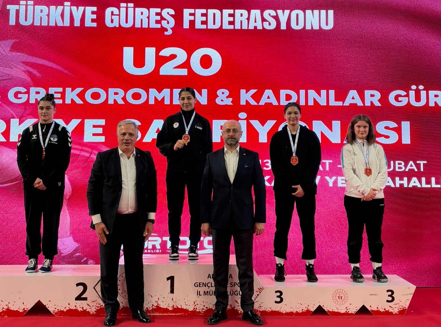 Nevşehirli Kadın Güreşçilerden Türkiye Şampiyonası'nda Büyük Başarı: Milli Takım Kampına Davet Edildiler