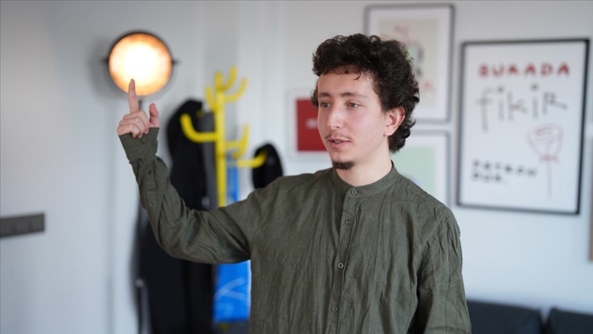 Hafiz Furkan Kılıç's "I Am Writing the Quran" Series Gains Traction in the Digital World